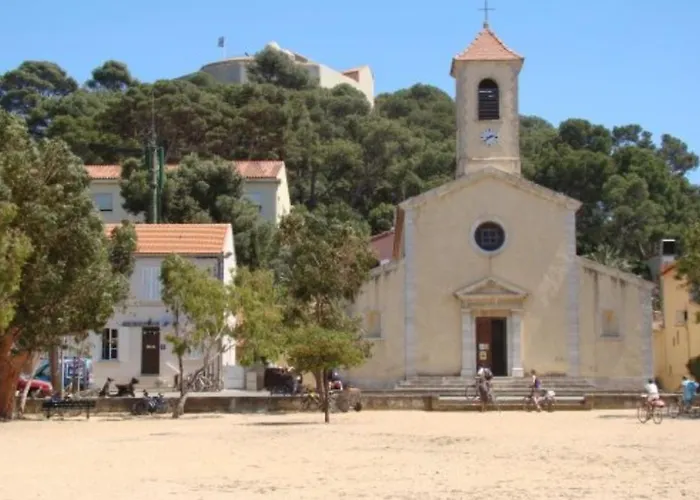 Evasion Ensoleillee Ile De Porquerolles Superbe T3 הייר