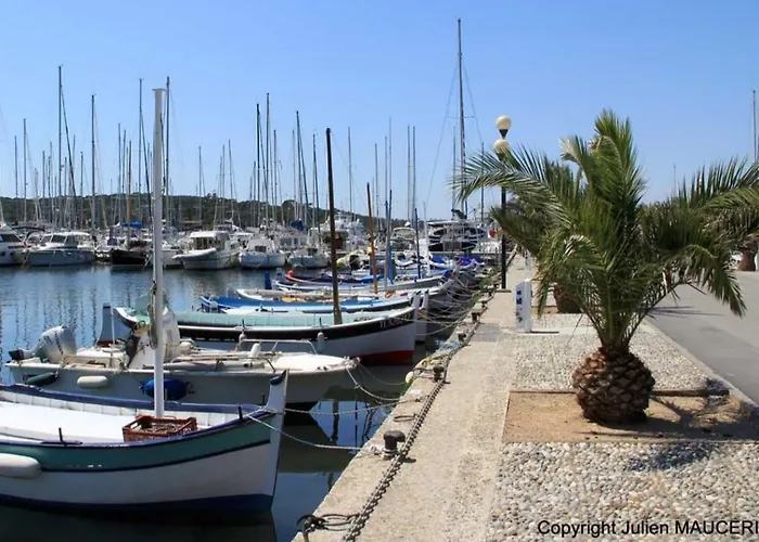 Evasion Ensoleillee Ile De Porquerolles Superbe T3 הייר